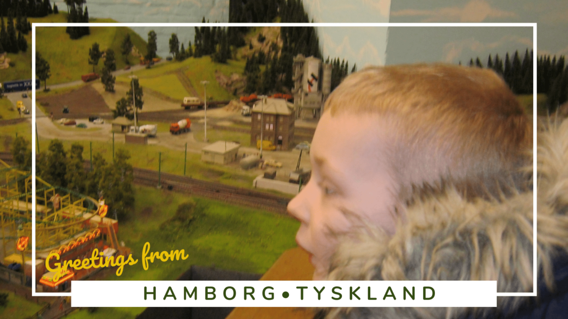 Ferie i Hamborg med børn - Sidder Under En Palme