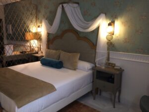 Hotel Gravina 51 - click to read more!