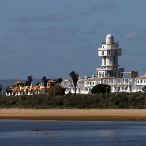 View from Punta del Moral to the lighthouse in Isla Cristina - Photo: Heidi Kirk Nissen